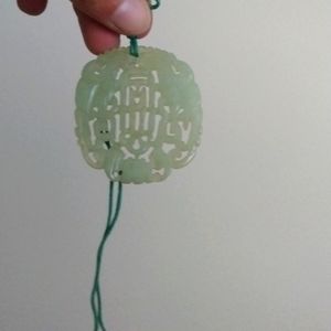 VINTAGE CHINESE IMPORT CARVED WHITE GREEN JADE PENDANT NECKLACE 1940s 50s